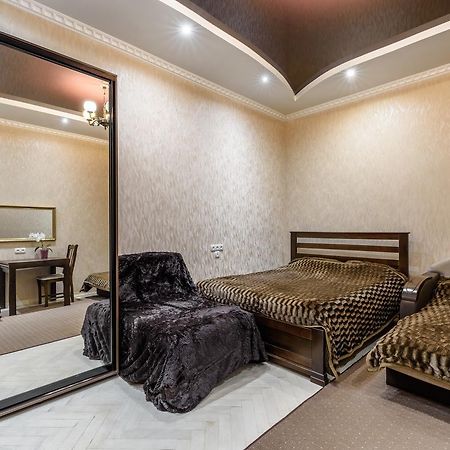 Stepana Bandery Str. 19 Apartamento Lviv Exterior foto
