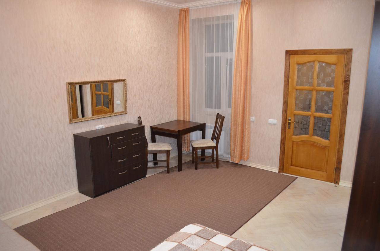 Stepana Bandery Str. 19 Apartamento Lviv Exterior foto