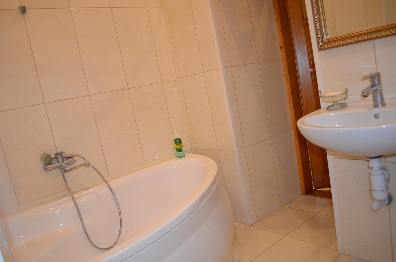 Stepana Bandery Str. 19 Apartamento Lviv Exterior foto