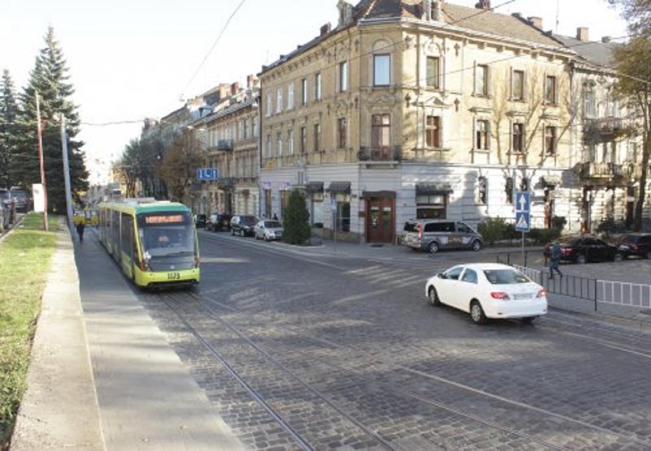Stepana Bandery Str. 19 Apartamento Lviv Exterior foto
