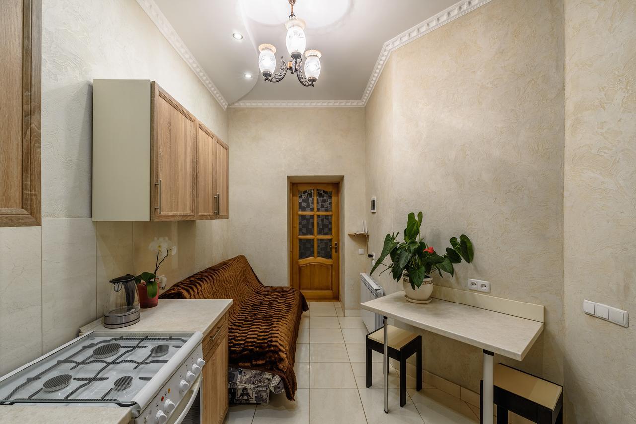 Stepana Bandery Str. 19 Apartamento Lviv Exterior foto