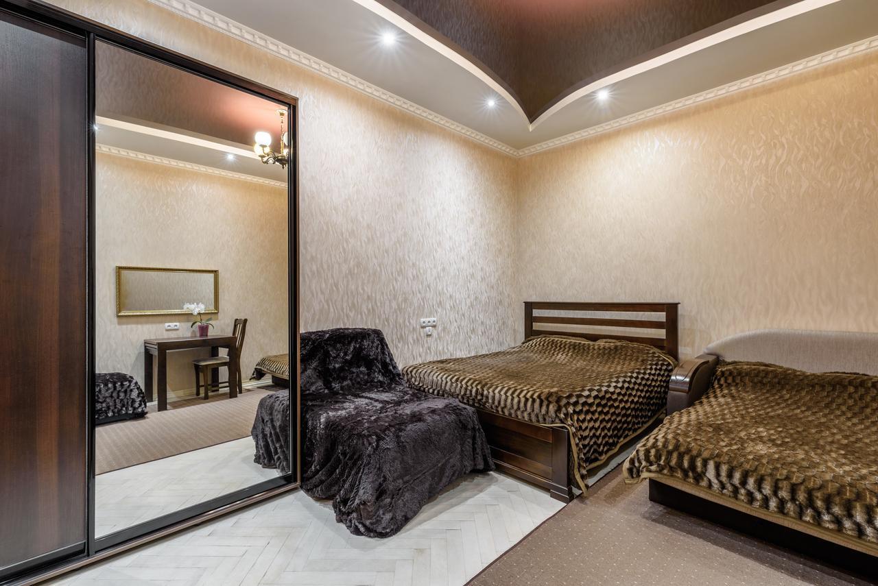Stepana Bandery Str. 19 Apartamento Lviv Exterior foto